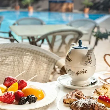 Fabilia Family 4* 切塞纳蒂科