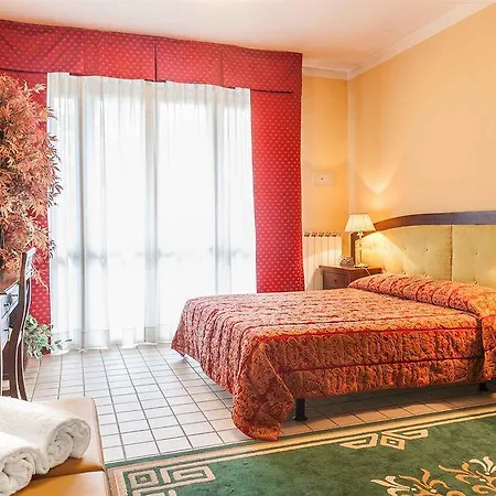 Fabilia Family 酒店 切塞纳蒂科