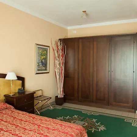 Fabilia Family 4* 切塞纳蒂科